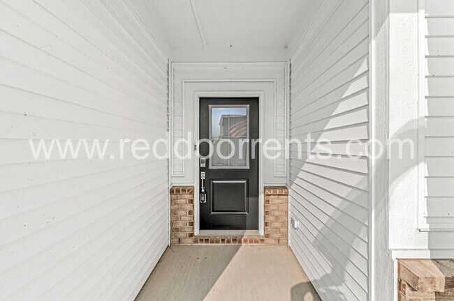 Building Photo - 2224 Boxwood Dr