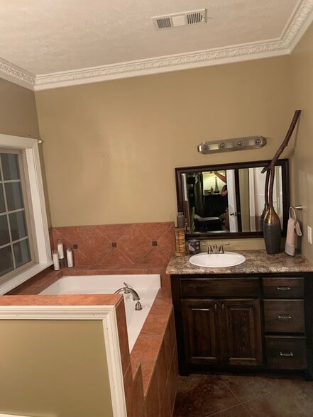 Building Photo - 405 Scarlet Cove