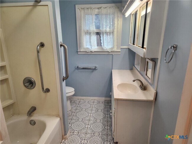 Building Photo - 2312 N 13th St