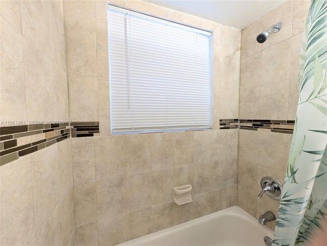 Building Photo - 1565 SW 6th St