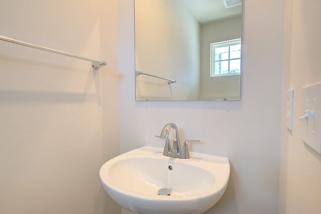 Building Photo - 411 Mancini Dr
