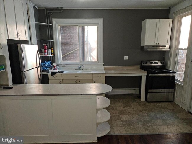 Building Photo - 181 S Tulpehocken St