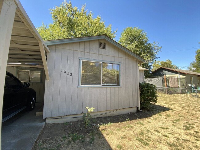 Building Photo - 1032 W Nevada Ct