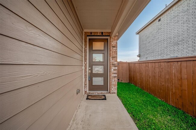 Building Photo - 21223 Hbr Shr Dr