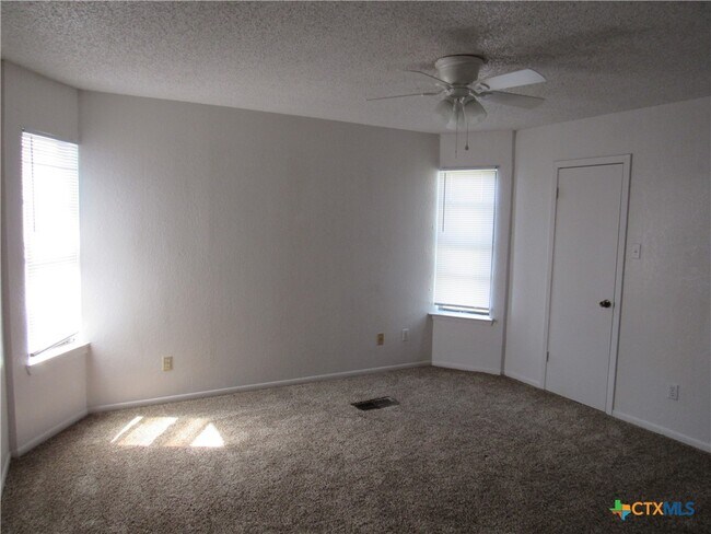 Building Photo - 2603 Bermuda Dr