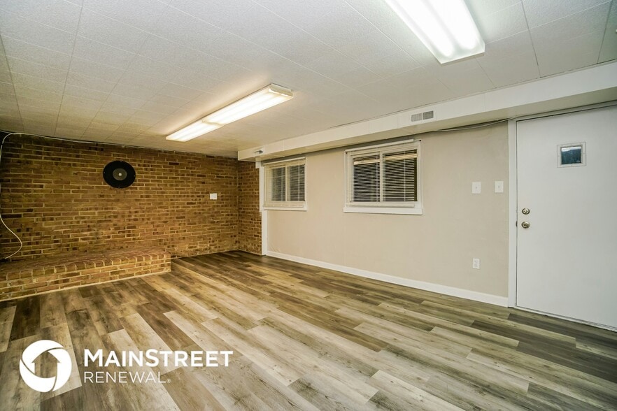 Building Photo - 1428 Burnley Square S