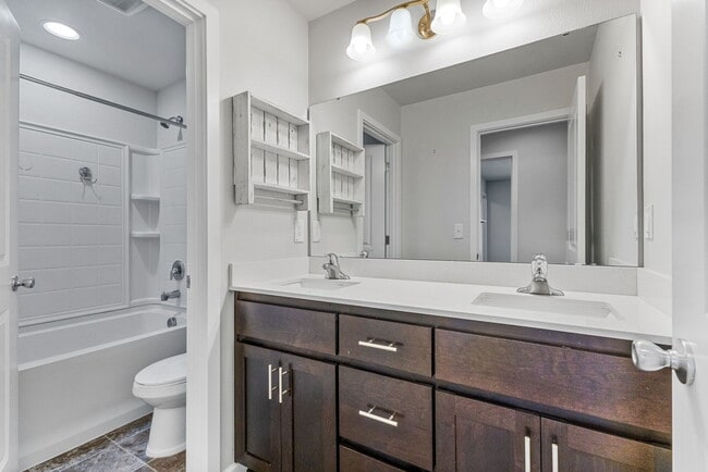 Building Photo - 856 Bear Creek Dr