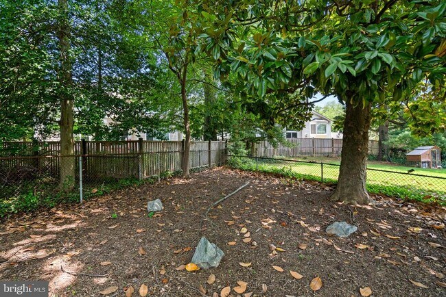 Building Photo - 5201 Brookeway Dr