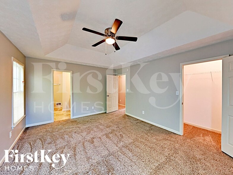 Building Photo - 452 Maplewood Ln