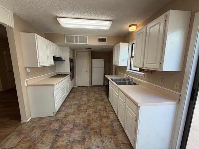 Building Photo - 3730 86th Dr