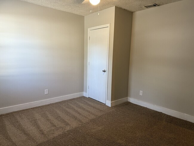 Building Photo - 207 W Washington Ave