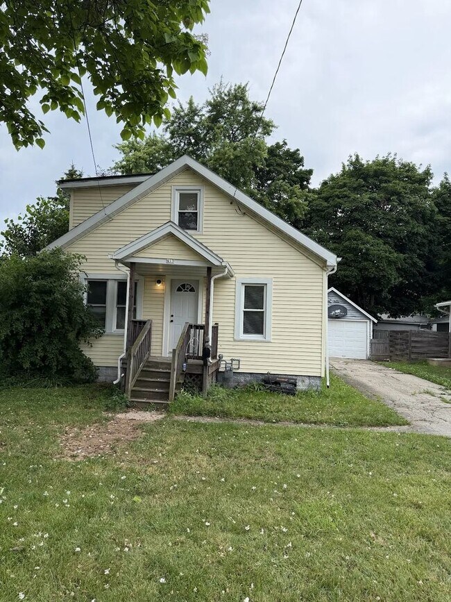 Building Photo - 3-Bedroom 1-Bathroom Single Family Home