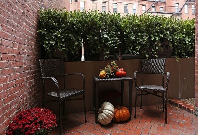 Building Photo - 275 Marlborough St