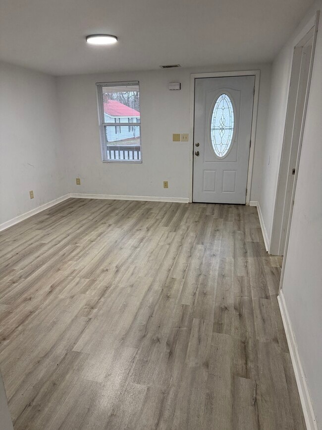 Building Photo - 2016 Clyde St