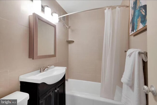 Building Photo - 1111 Arlington Blvd