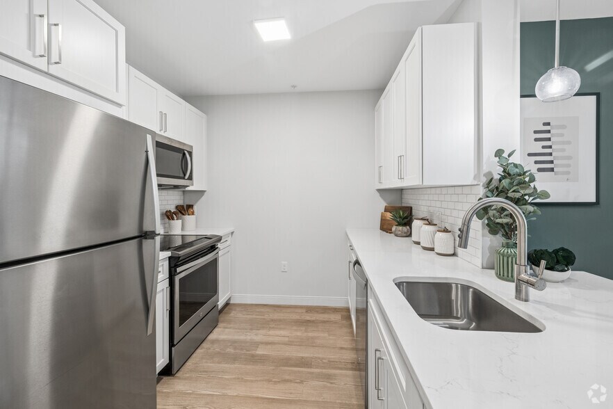 2BR, 2BA - 1,113SF - Kitchen - Woodland Station Apartments