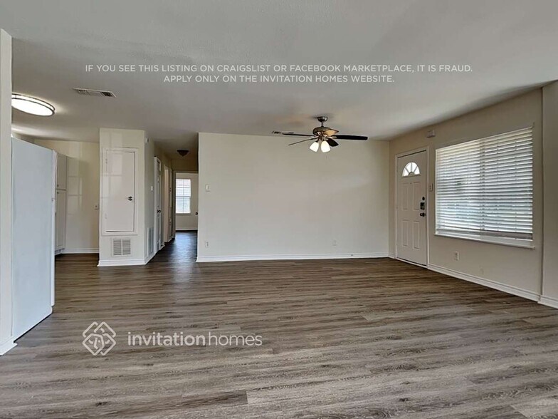Building Photo - 1013 Casa Dr