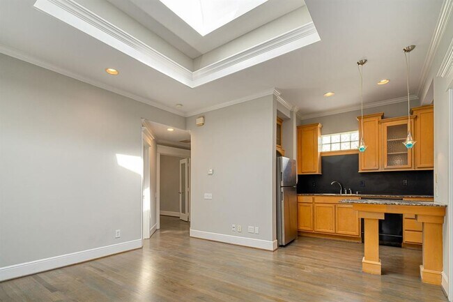 Building Photo - 4038 Lemmon Ave