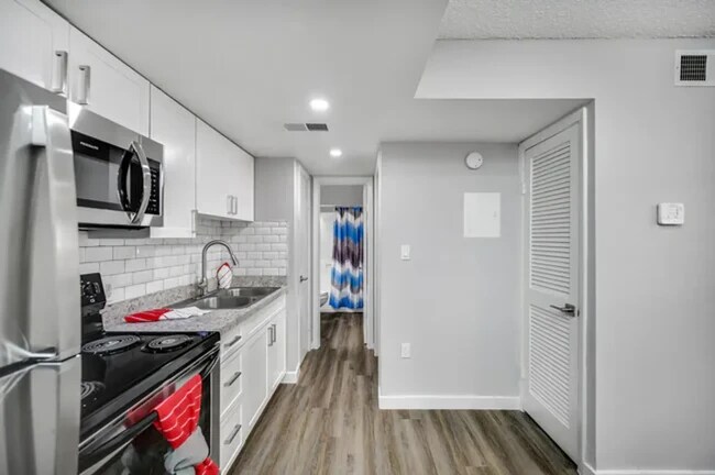 Building Photo - 13221 Bunn Cir