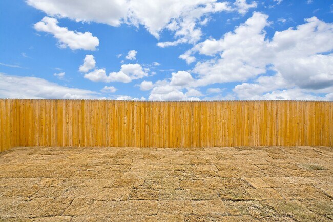 Building Photo - 2423 Shady Grv