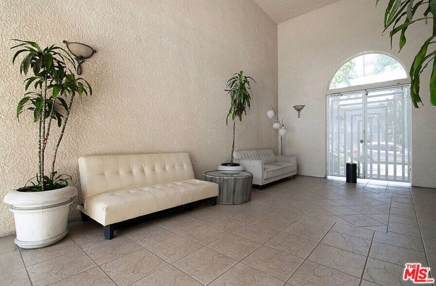 Building Photo - 4358 Mammoth Ave