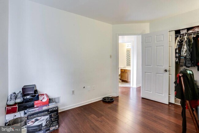 Building Photo - 6212 Briar Ct