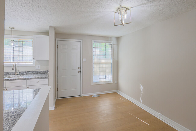 Building Photo - Beautiful 3 Bedroom Home with 2.5 Bathrooms