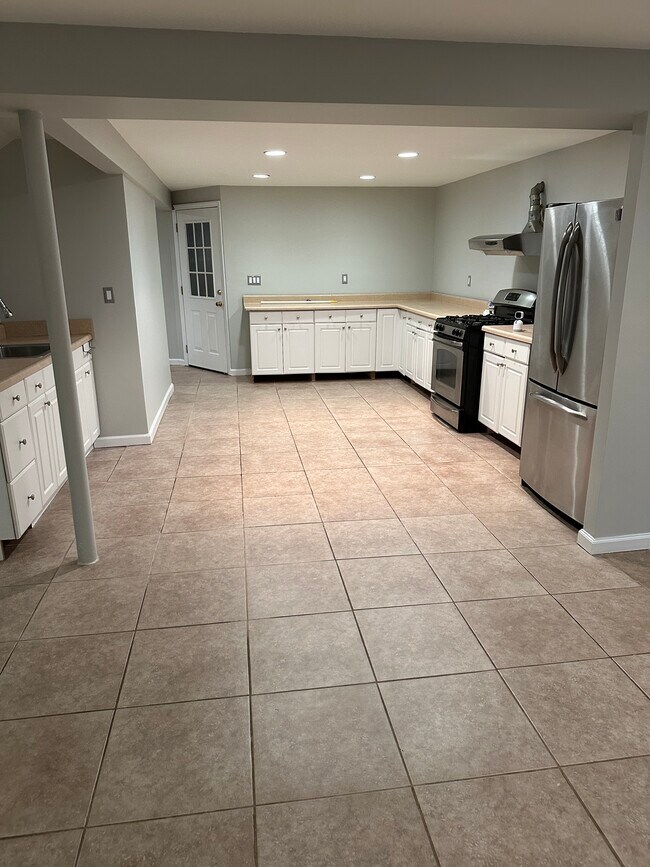 Building Photo - 27 Southview Cir