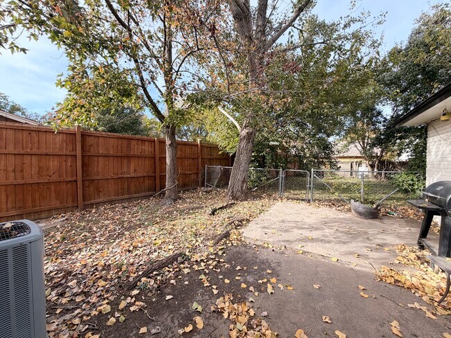 Building Photo - 8941 E 57th St