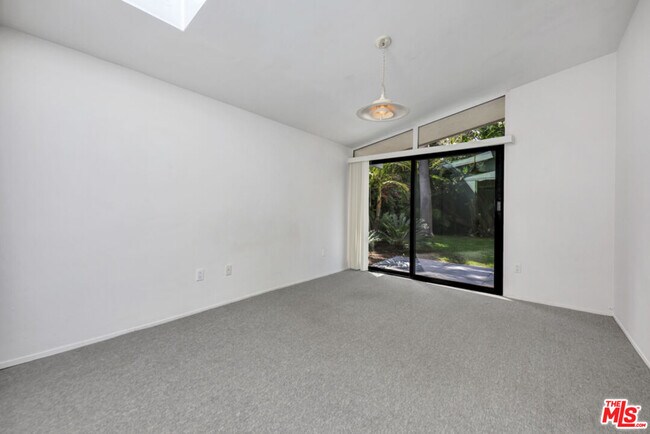 Building Photo - 30611 Las Estrellas Dr