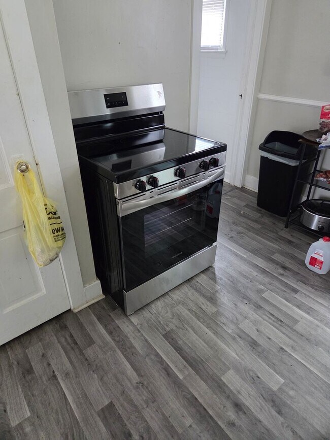 Building Photo - Remodeled 4-Bedroom, 1-Bathroom Home with Large Garage – $1,550/Month | Accepting Section 8