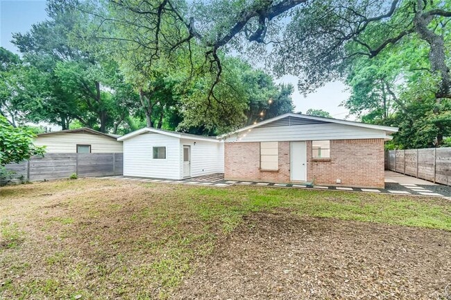 Building Photo - 4813 Blueberry Trail