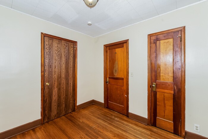 Building Photo - 106 9th Ave N