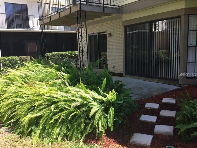 Building Photo - 5999 Village Cir S