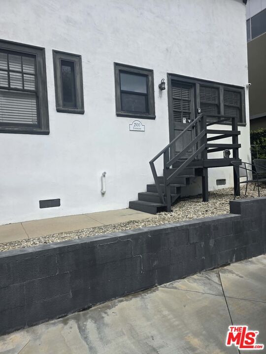 Building Photo - 2500 Hyperion Ave