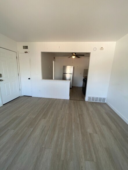 Building Photo - 815D Courtois