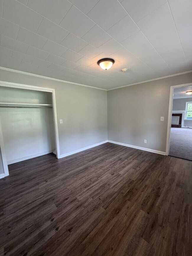 Building Photo - 196 Perkinsville Dr