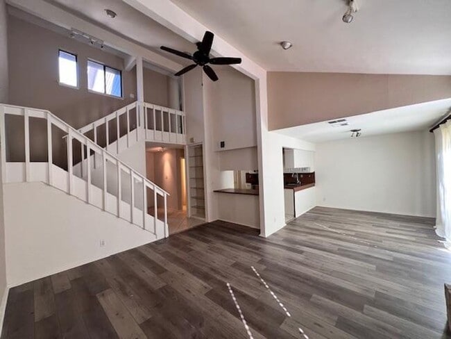 Building Photo - Northwest Condo / 2 bedrooms / 2 car garage / Backs beautiful Greenbelt