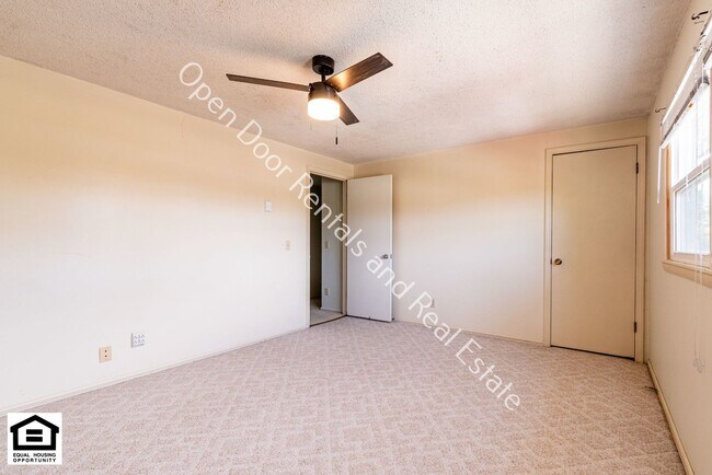 Building Photo - 922-924-926-928 East Avenue