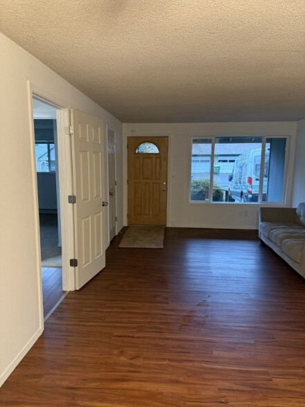 Building Photo - 6145 SW Shannon Ct