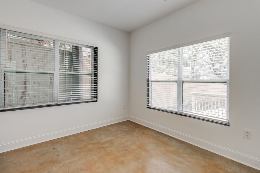 Building Photo - 133 Harden St