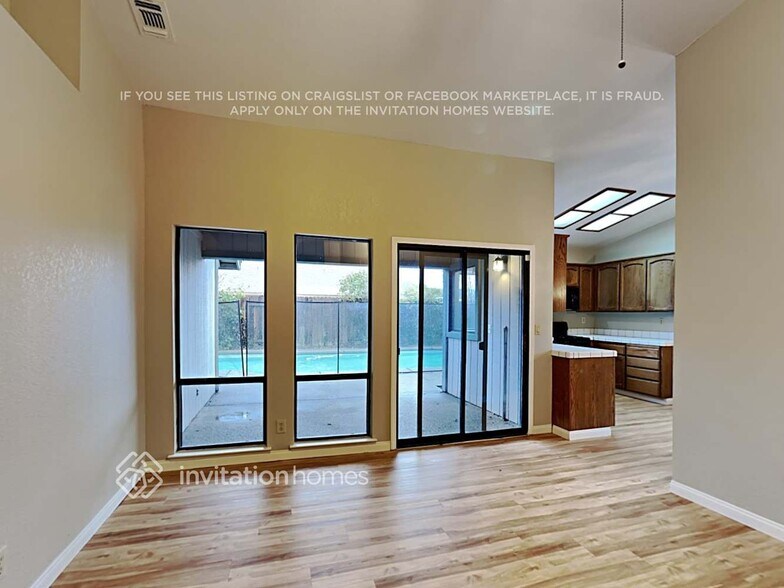 Building Photo - 8821 Somershire Way