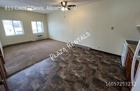 Building Photo - 10 9th Ave SW