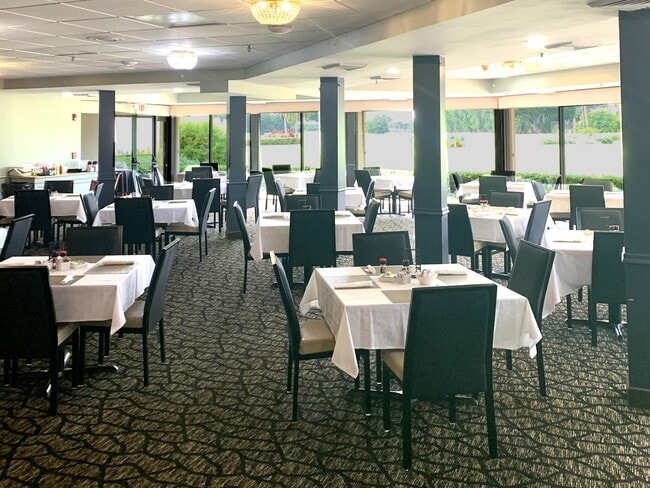 Building Photo - 9820 S Hollybrook Lake Dr