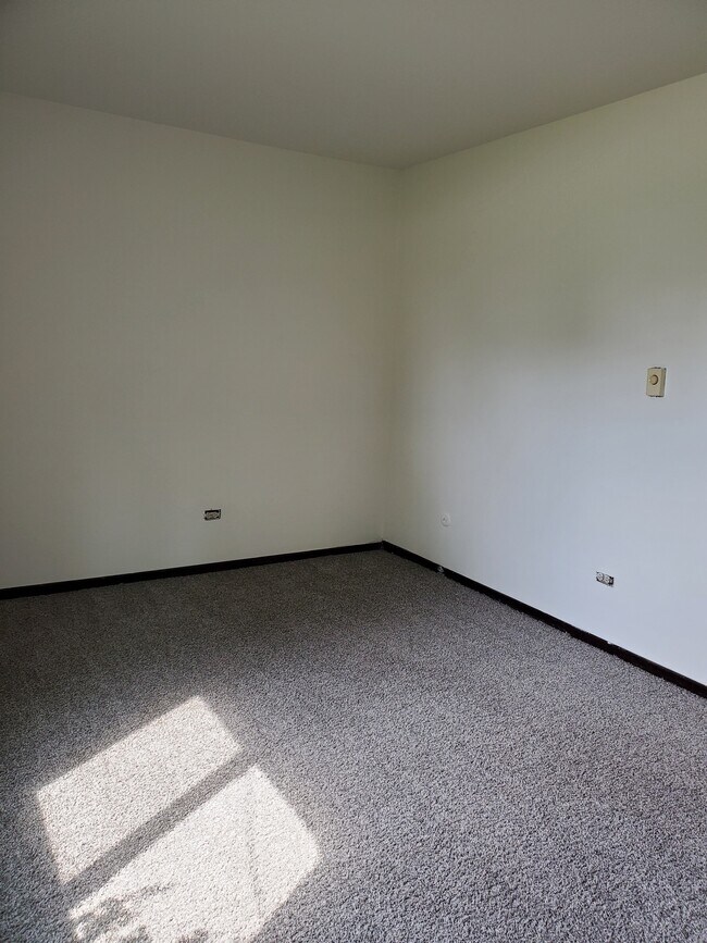 Maybe your bed here!! - 1023 Shagbark Ct