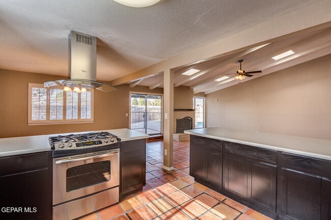 Building Photo - 5572 Fernwood Cir