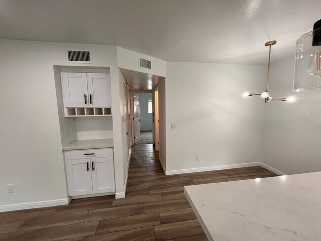 Building Photo - M76 - Rego