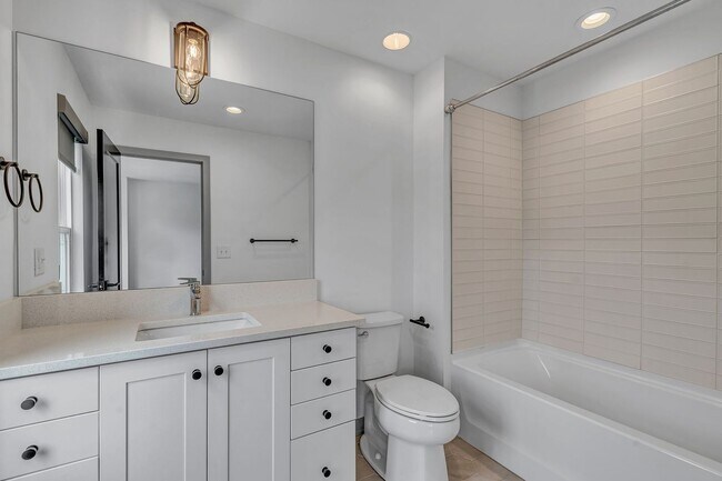 Building Photo - 4 Bed for Rent in Edison Park- The Nations!