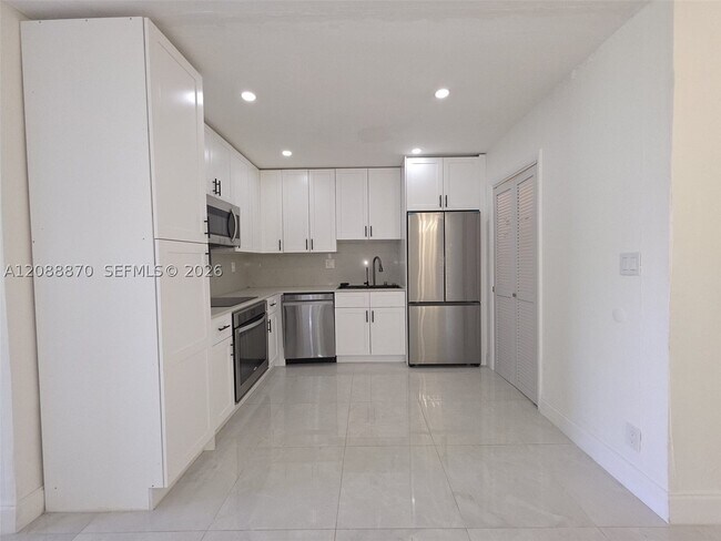 Building Photo - 12811 SW 43rd Dr