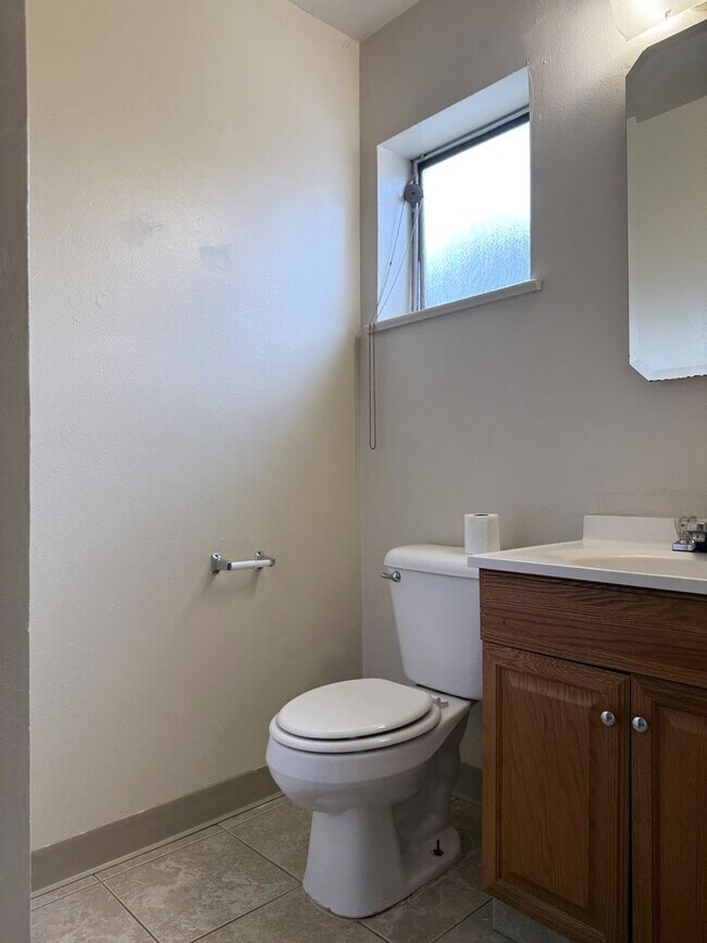 Building Photo - Available NOW! 4/2 With New Exterior Paint!! Move in Special, Half off first month's rent.